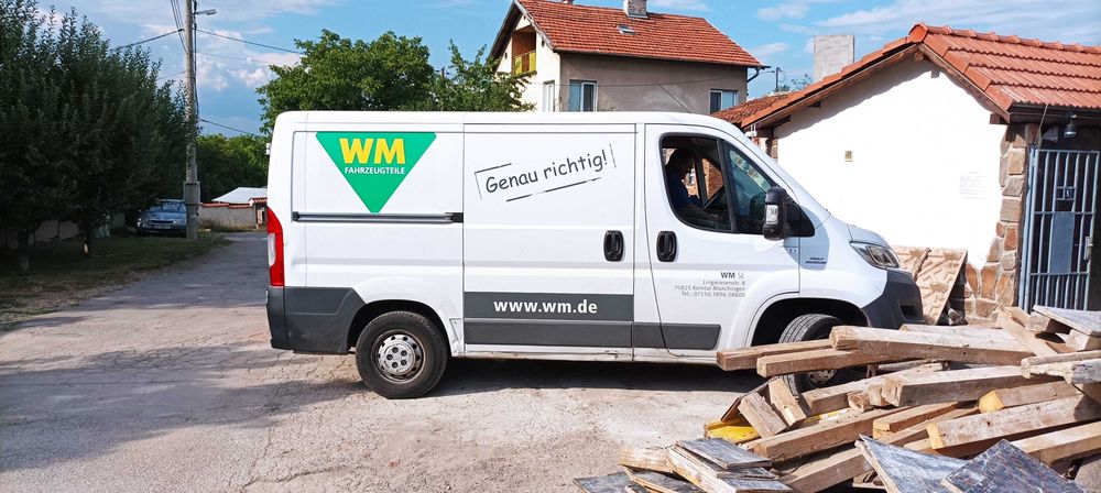 Товарен Бус Под наем с Шофьор.