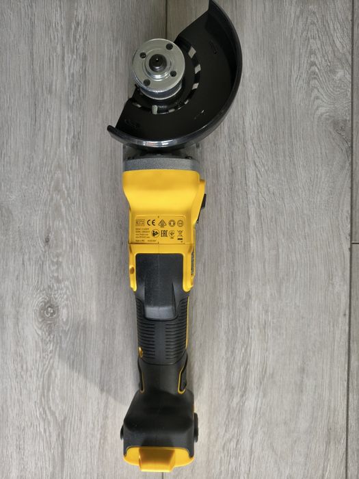 DeWalt DCG405F  polizor unghiular cu cap plat
