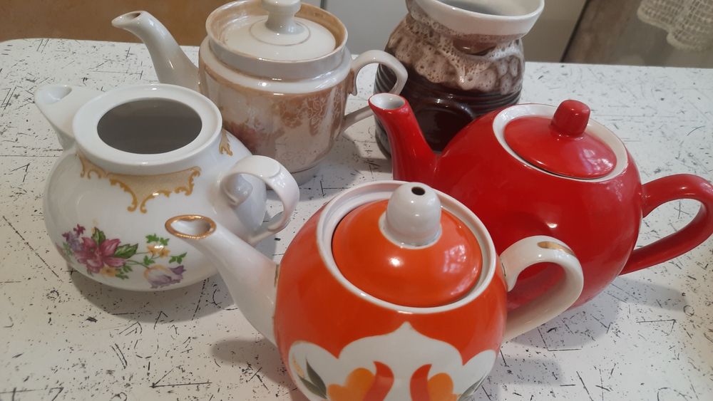 Продам  чайники разные,