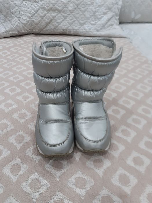 Продам сапожки для девочек.