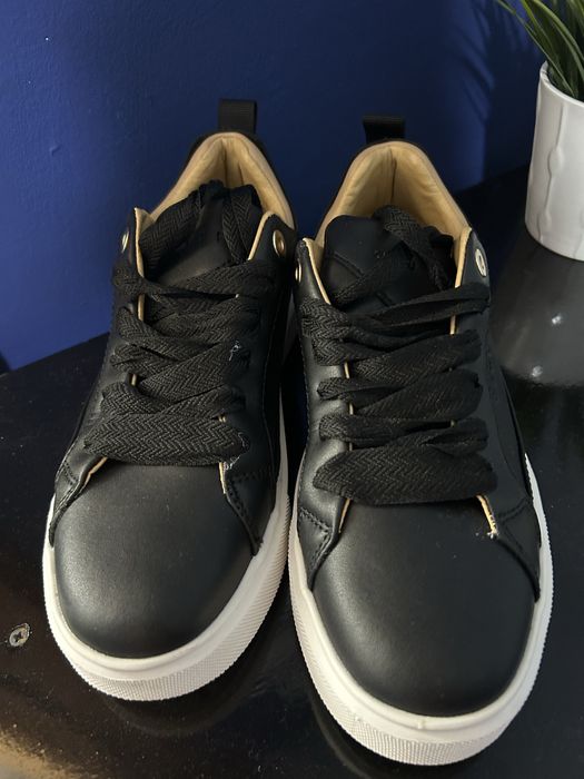 Продавам сникърси Cruyff