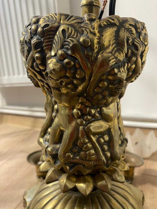 Lampă frumoasă din cupru, bronz, cu simboluri Bacchus. model deosebit,