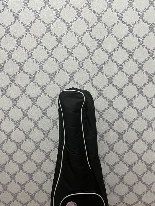 Продаю Укулеле музыкальный инструмент.