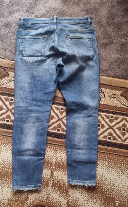 Vând blugi Zara Man