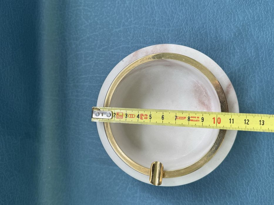 Мраморен пепелник , масивен , с месингов обков