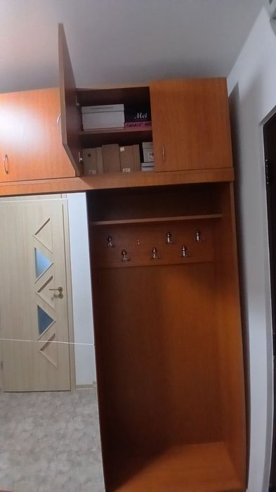 Vând dulap foarte încăpător