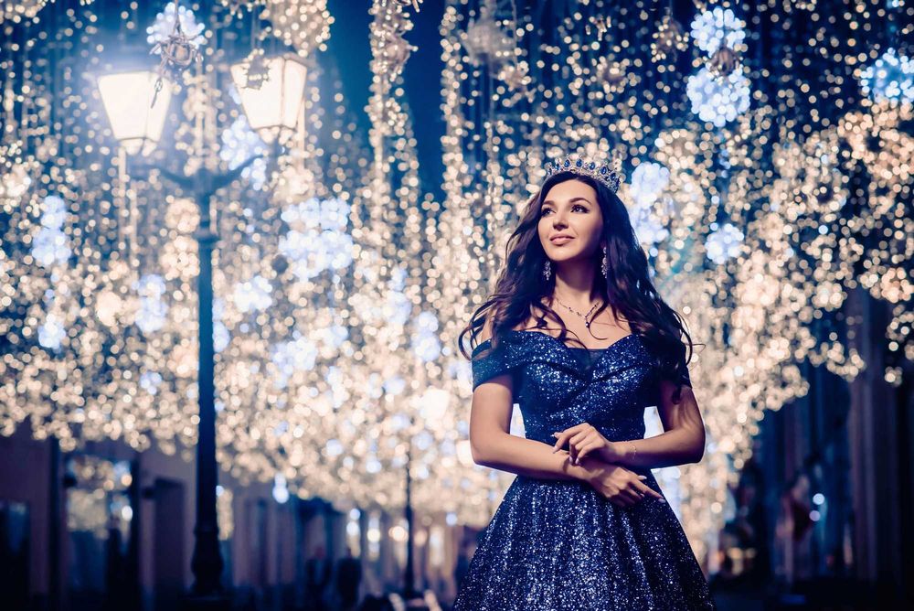 Корона с синими кристаллами. Доставка включена.