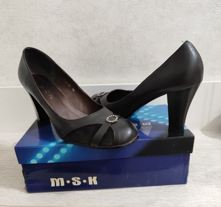 Продается туфли кожаные 3 пары