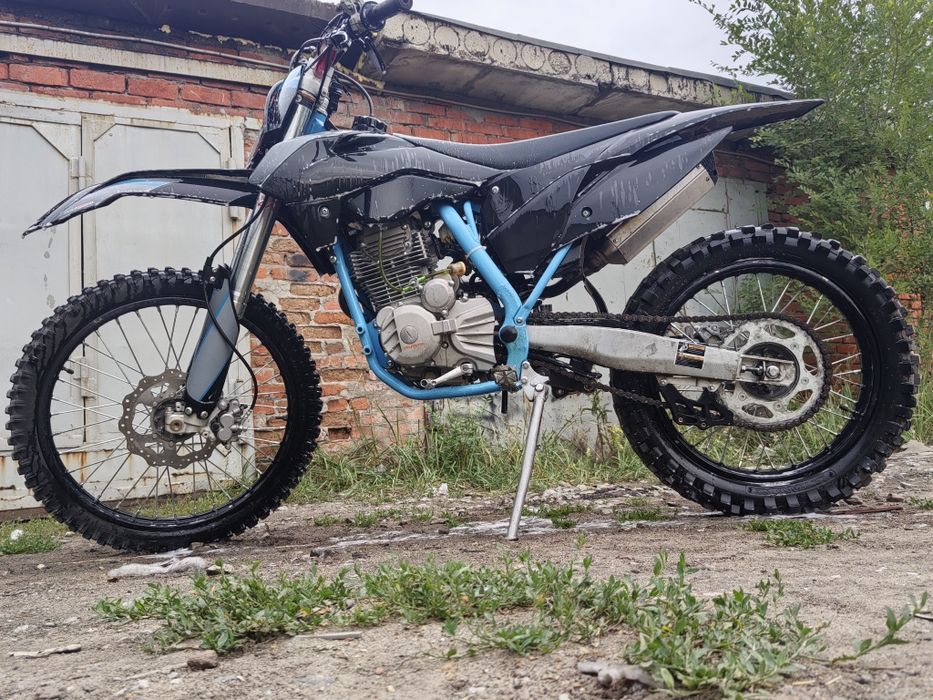 Продам мотоцикл 250 Кубов.