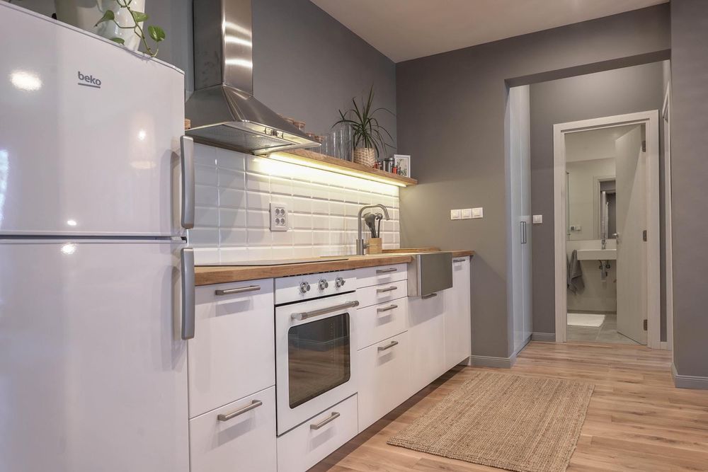 Дава се под наем Тристаен апартамент в София, Център - 78 кв.м за 1500 € - Снимка #2