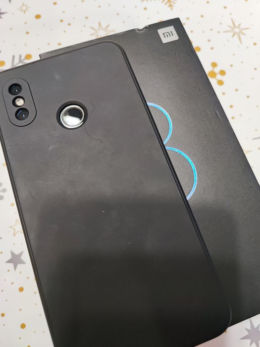 Xiaomi Mi 8 6/64GB – Отлично състояние, пълен комплект
