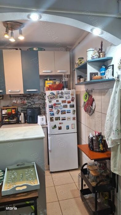 Apartament 3 camere, 50 mp, semidecomandat – Drumul Botizului, etaj