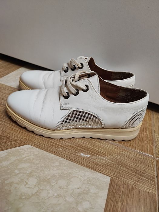 Pantofi din piele naturala