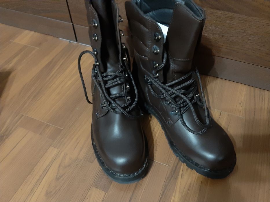 Bocanci militari  negri si maro