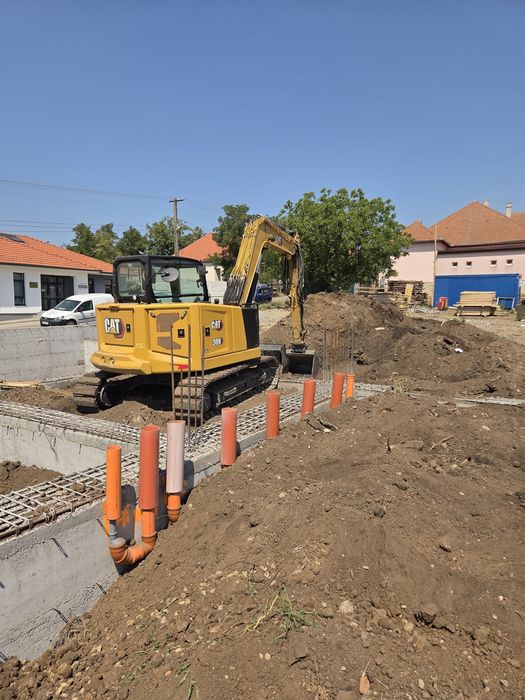 Executam lucrari de excavatii, terasamente, canalizare/apa, pavaje