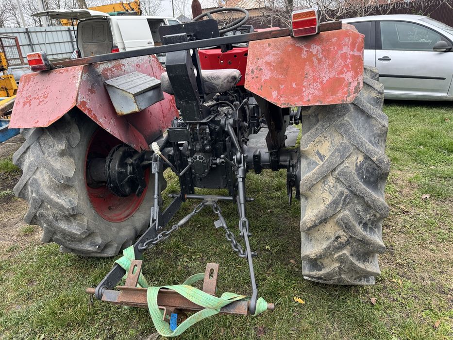 Tractor UNIVERSAL 445 original complet functional.