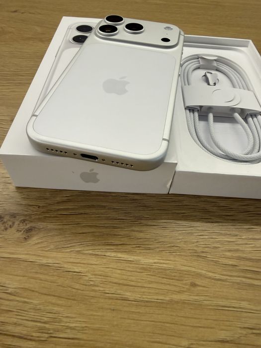 iPhone 17 Pro Silver 512GB-Нов гаранция