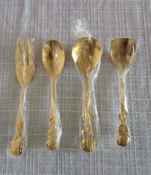 Нов позлатен комплект прибори