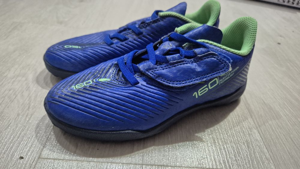 Ghete de fotbal Kipsta  pt băieți mărimea 31