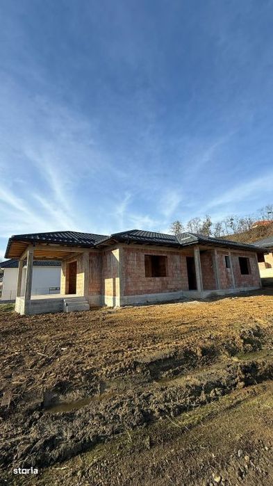 Casa la rosu in Grosi, 144 mp construiti, teren 536 mp, priveliste sup