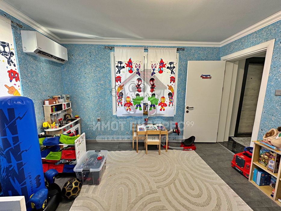 Самостоятелна къща, с двор, кв.Метоха