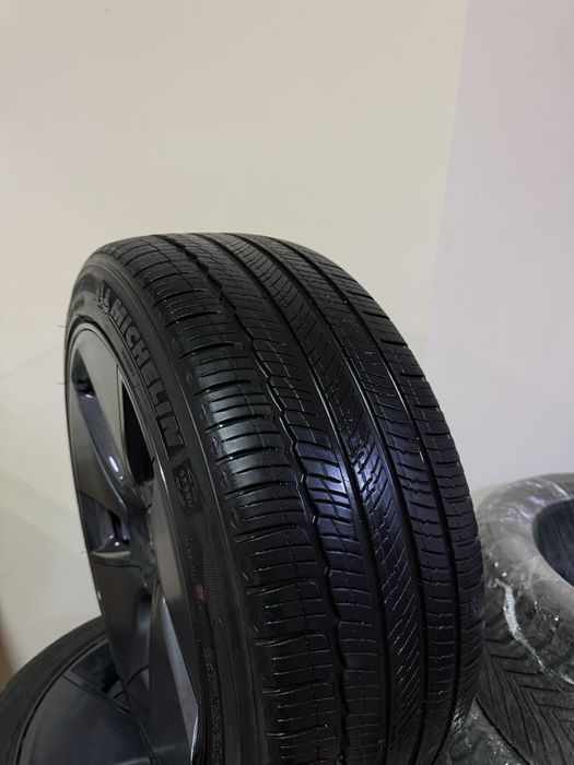 Michelin diska balon komplekt sotiladi 235/45/R18 ideal