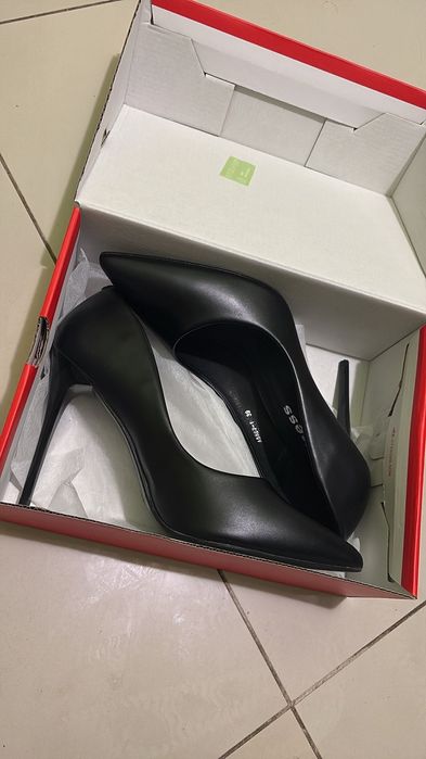 Дамски обувки с висок ток