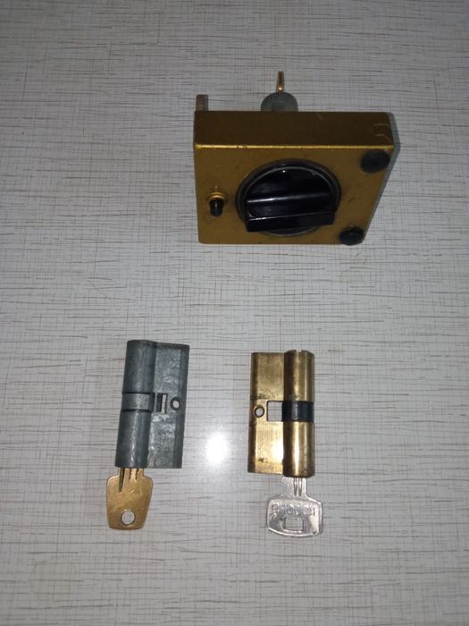 Станок закаточный, вешалка, ключи, подставка для казана