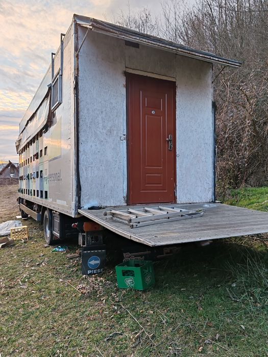Vând camion apicol 12t 84 locuri familii orizontalii