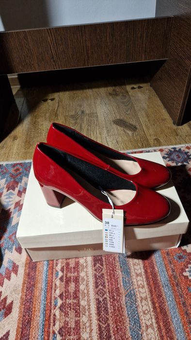 Pantofi roșii Clara Barson noi, cu eticheta. Marimea 38