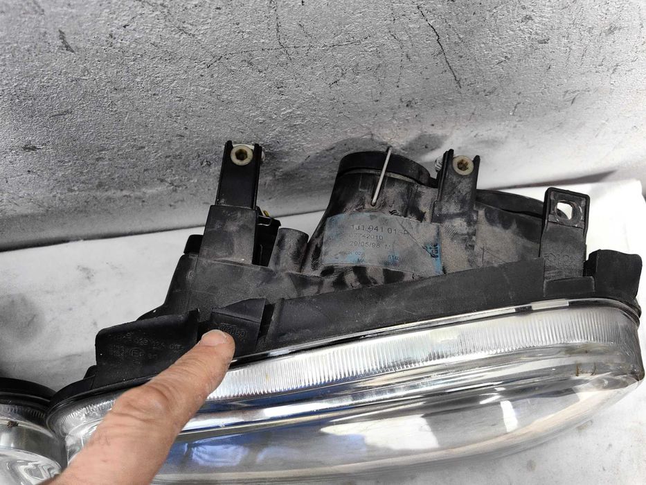 Оригинални фарове Vw Golf 4