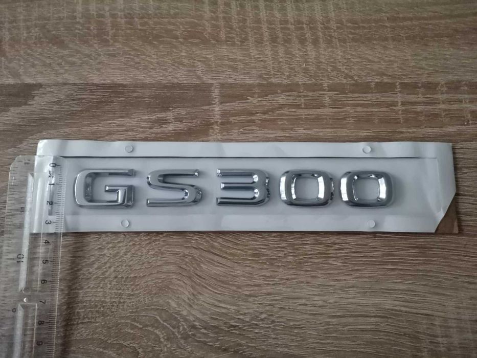 сребрист надпис Lexus GS 300