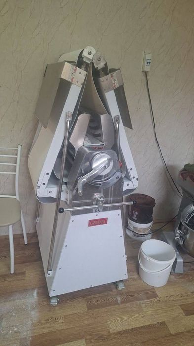 Тестораскатка. хамир ёйгич.  хамир ёйиш машинаси