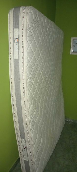 Продавам двулицев матрак