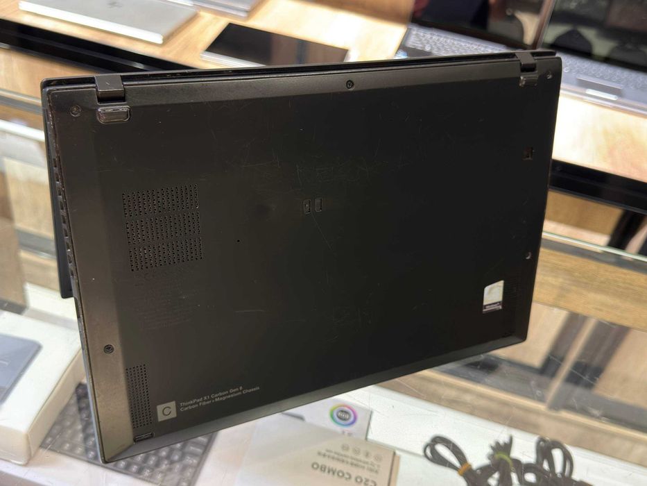 Lenovo ThinkPad X1 Carbon Gen 8 Core i5-10310U ram 8 ssd 256