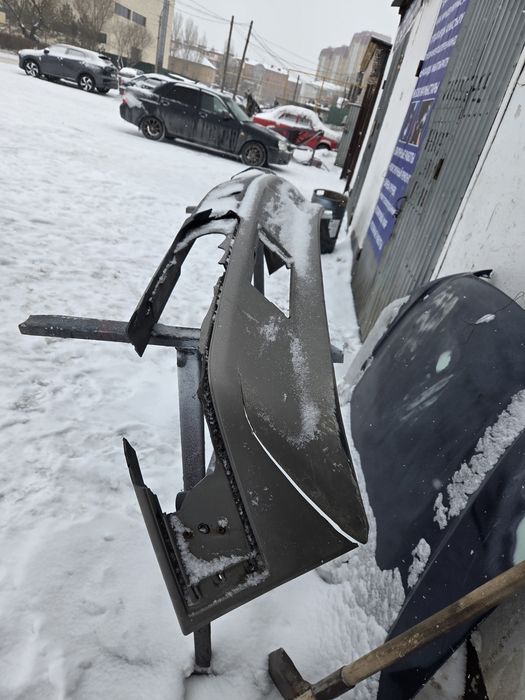 На 124 Мерседес Бампер передний