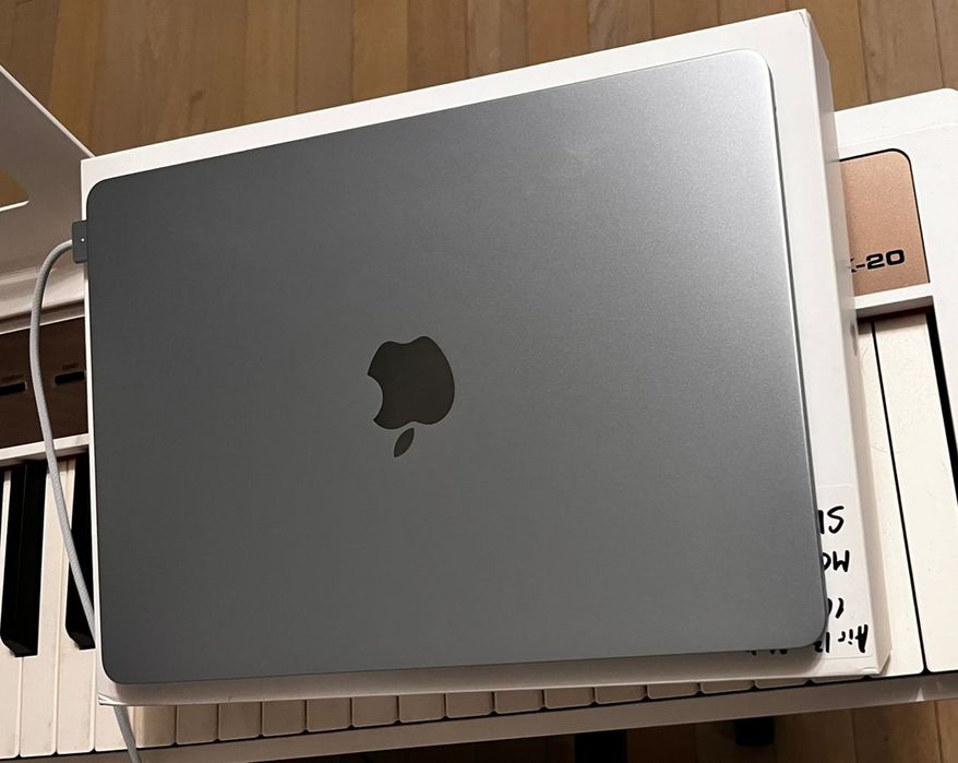 MacBook Air 13 512гб 2025
