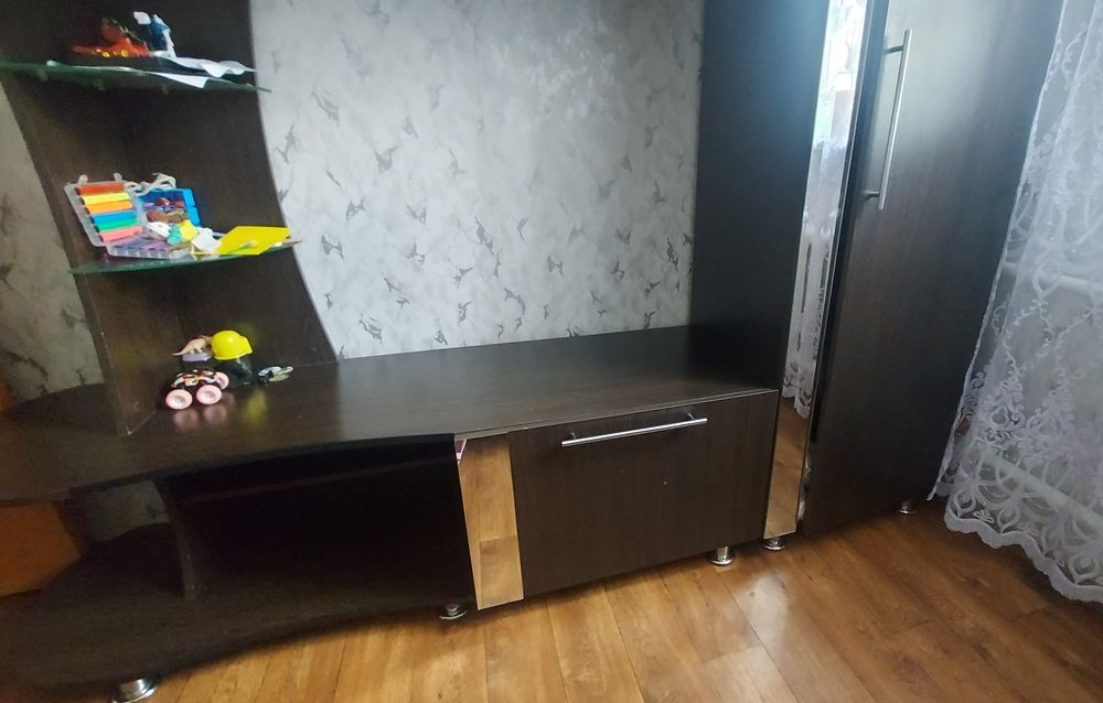 Горка чёрная б/у для гостиной