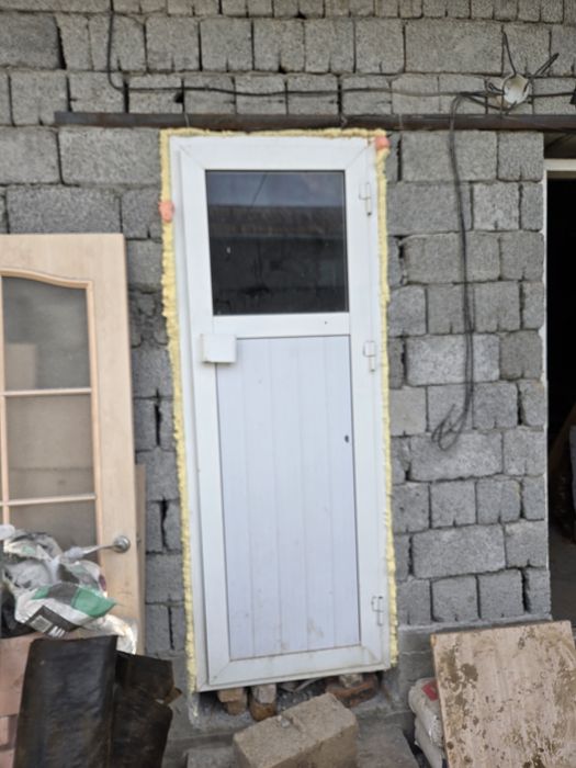 Продам алюминиевый дверь