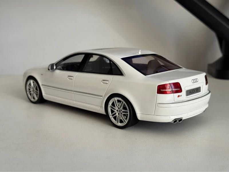 Macheta Audi S8 D3 1:18 OTTO OT699