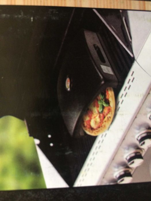 Нова пещ за пица на барбекю, на въглища или газ.