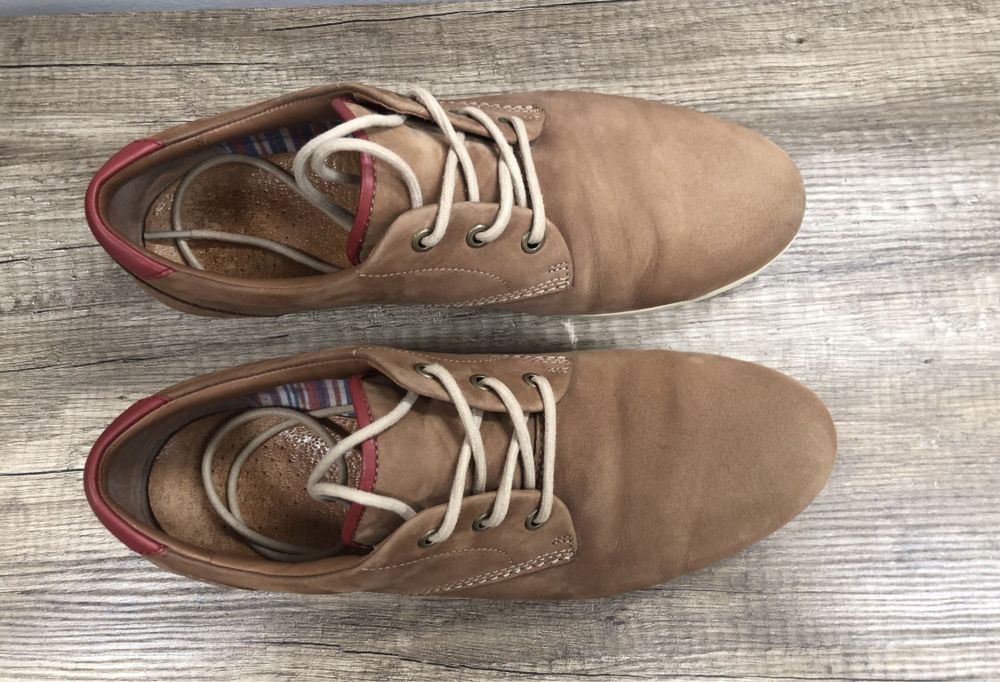 Кожени обувки Clarks – естествен набук, 43 номер