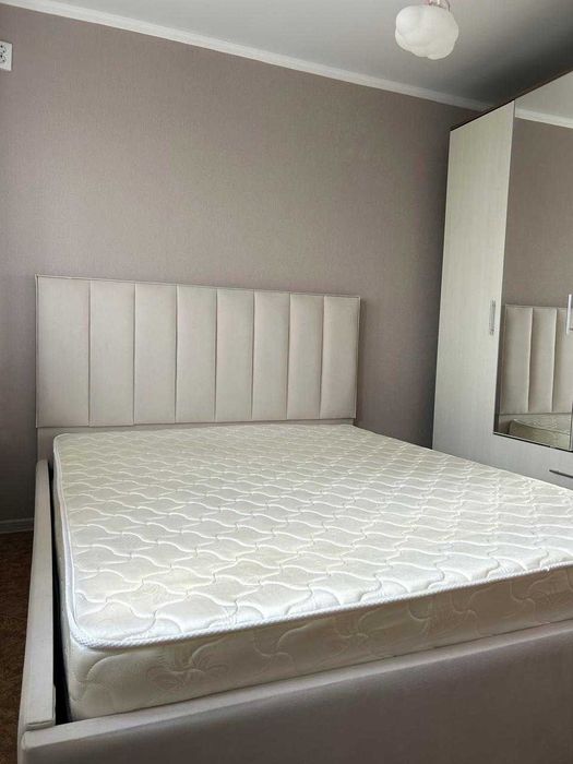 Кровать с матрасом (можно только матрас)