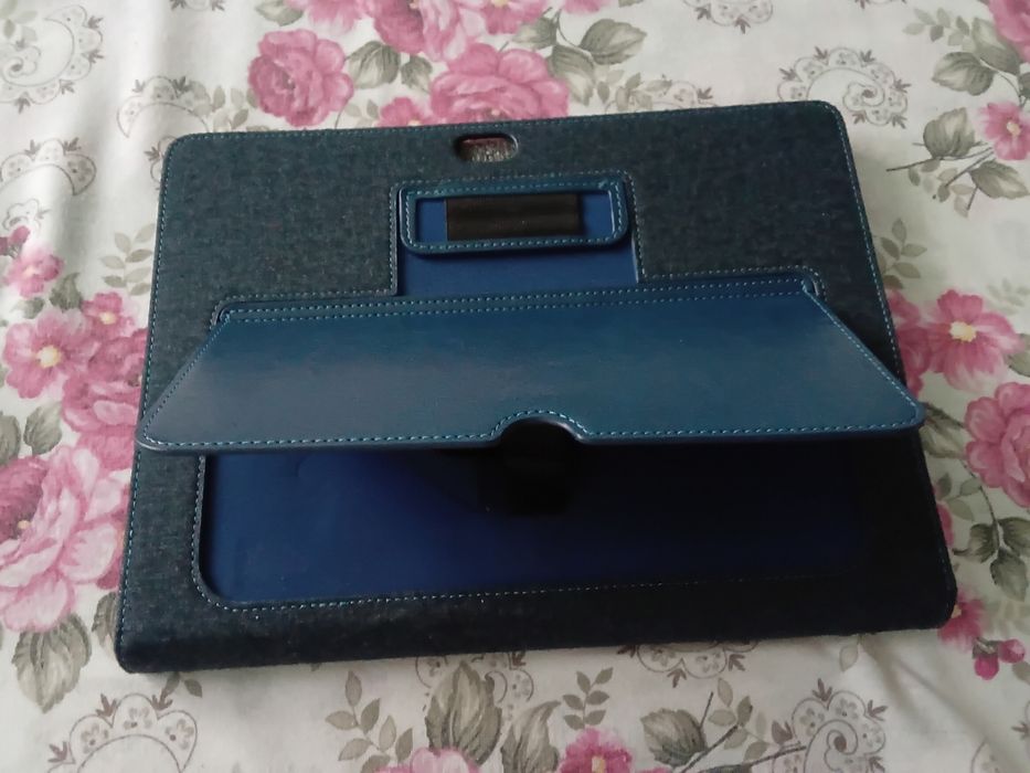 Vând Husă Tabletă de 10 Ingh