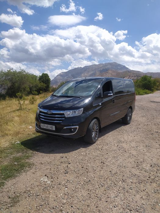 Машина на заказ комфорт 8 человек по городу по гори загород Чимган