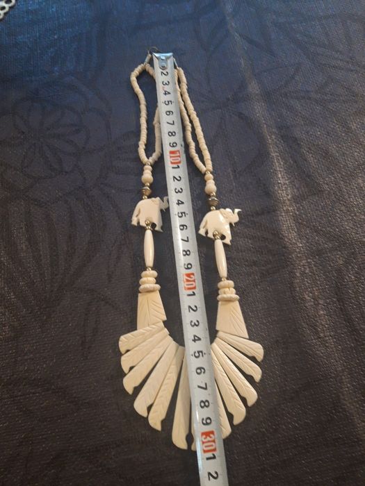 Колие от слонова кост