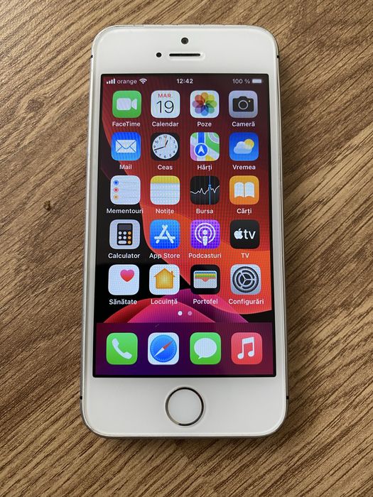 Telefon iPhone SE 32gb m,baterie buna 88% cu incarcator si cablu usb.
