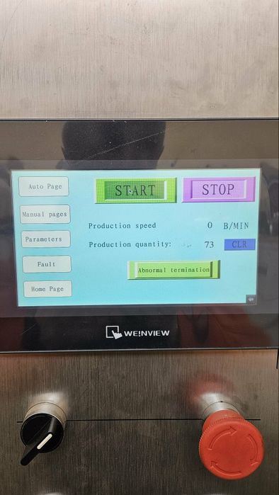 Автоматична машина за вертикално поставяне на термо етикет.