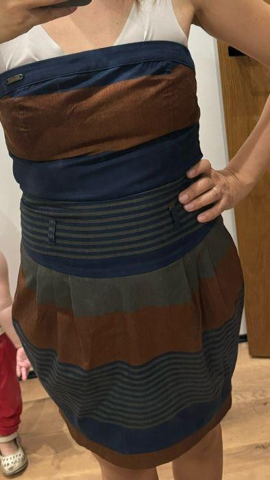 Короткое платье без бретелек