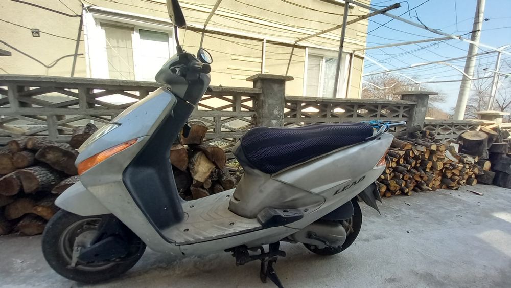 Honda scv 100 LEAD